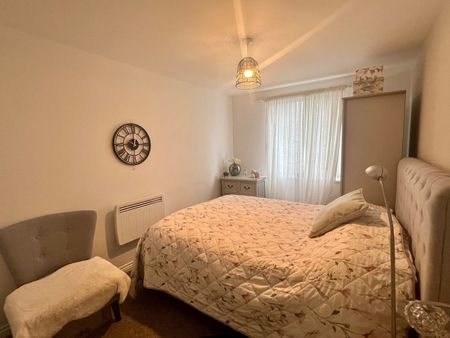 2 Bed Flat, Murray Avenue, LS10 - Photo 2