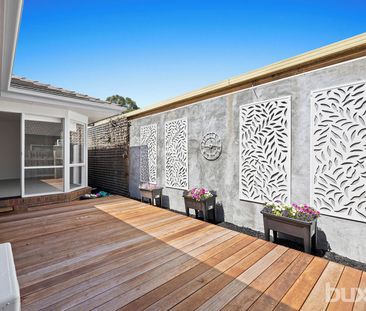 3 BEDROOM HOME IN EXCELLENT LOCATION - Photo 6