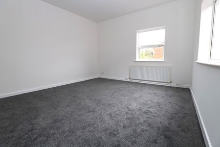 220 Walmersley Road, Bury, BL9 6LL - Photo 4
