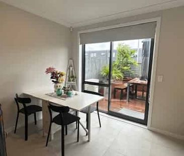 Lovely lock and leave townhouse - Photo 4