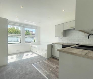 Flat Elms Crescent, Clapham, SW4 - Photo 1