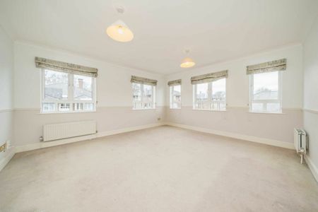 May Bate Avenue, KT2, London - Photo 5