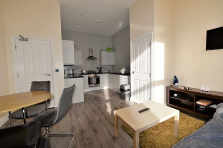 2 bedroom Flat in Aire Street, Leeds - Photo 5