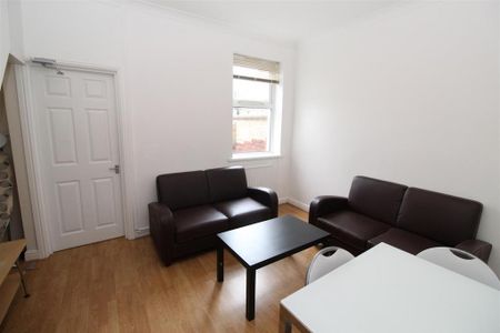 3 bedroom private hall to rent - Photo 3