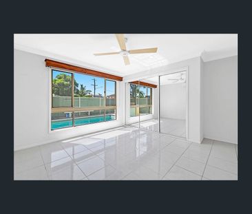 Well-Appointed Family Home with Pool & Home Offices in Coastal Runa... - Photo 3