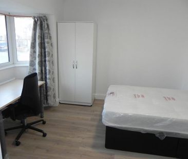 1 bedroom in a house share to rent - Photo 2