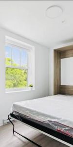 New Studios in Westmount ** Fully Furnished ** - Photo 3