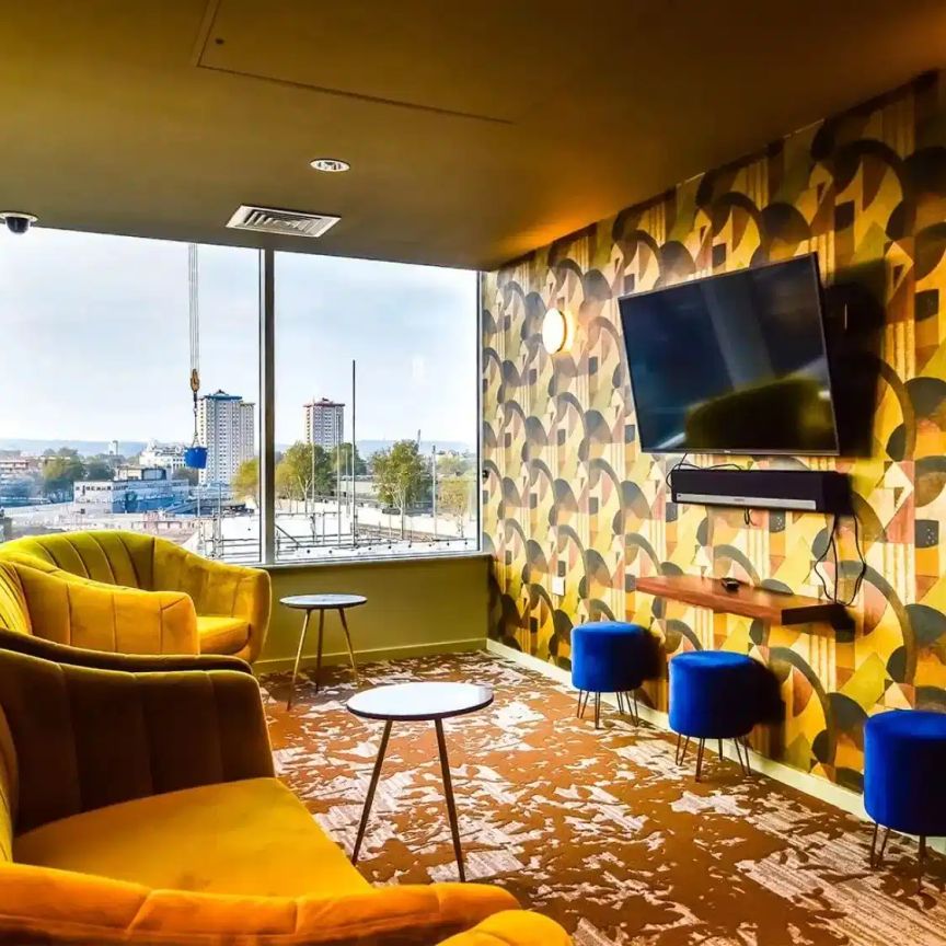 Platinum Studio - Photo 1