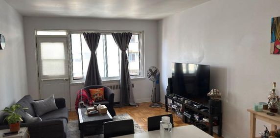 Spacious 3 1/2 available from November 1st Downtown MTL - Photo 2
