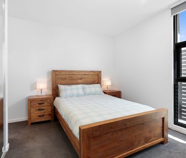 LUXURIOUS NEAR NEW APARTMENT IN THE HEART OF OAKLEIGH - Photo 3