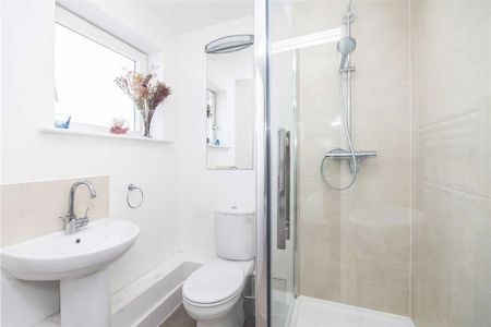 3 bedroom flat to rent - Photo 5