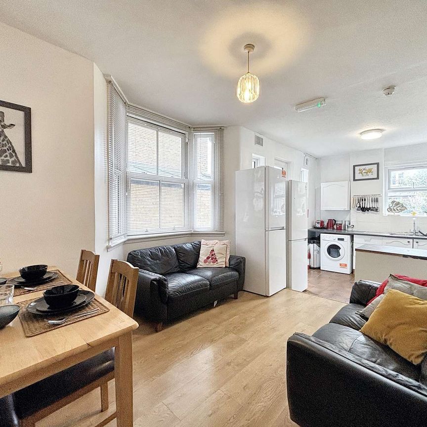 Duckett Road Room 5 - Photo 1