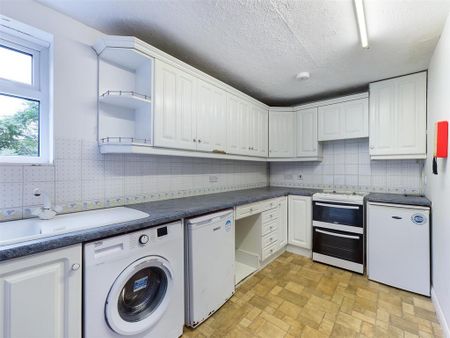 4 bedroom terraced house to rent - Photo 5