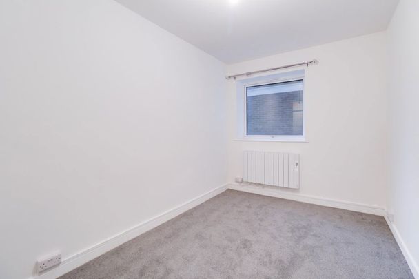 A 2 Bedroom Flat in Lansdown GL51 6PZ - Photo 1