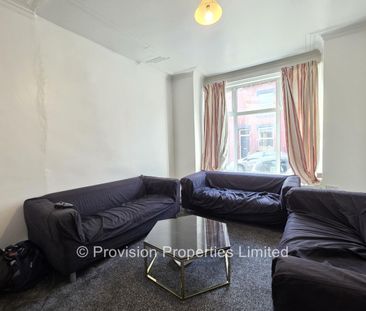 6 Bedroom Student Properties Hyde Park - Photo 2