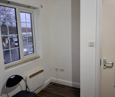 Studio Flat, Heather Gardens, NW11 - Photo 5