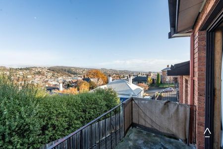 Conveniently Located One-Bedroom Flat - Photo 5