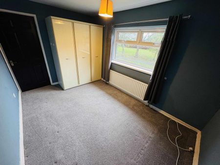 3 bedroom end of terrace house to rent - Photo 3