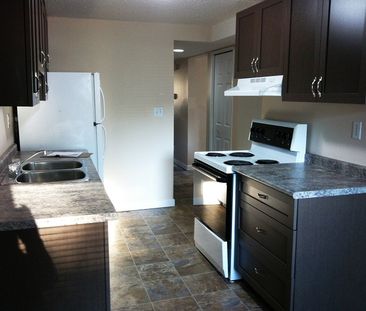 Amazing Find in Red Deer! 3 Bedrooms, 1 Bath!! - Photo 1