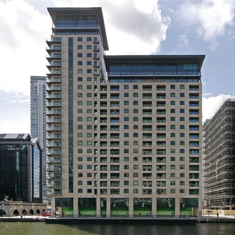 2 bedroom flat in 2 South Quay Square - Photo 1