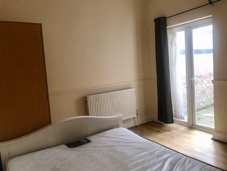 5 bedroom terraced house to rent - Photo 3