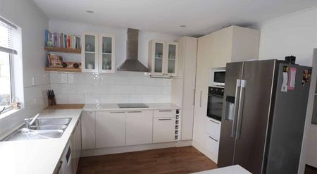 Family home in prime location - Photo 4