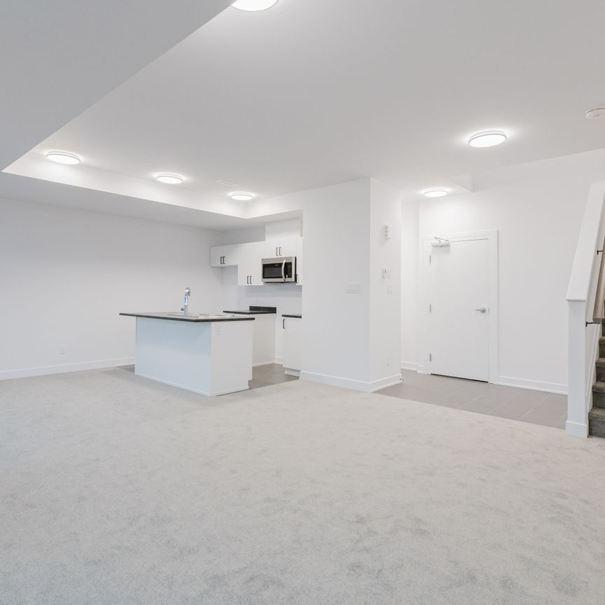 For Lease - 207 Silhouette Private, Barrhaven, Ontario - Photo 1