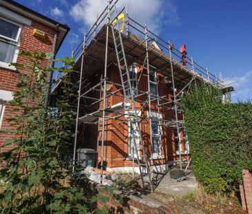 6 Bedroom House To Rent in Charminster - £3,300 pcm Tenancy Info - Photo 2