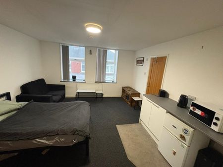 1 bed Studio - To Let - Photo 3