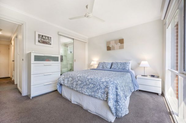 Modern 3 Bedroom Single Level Home! - Photo 1
