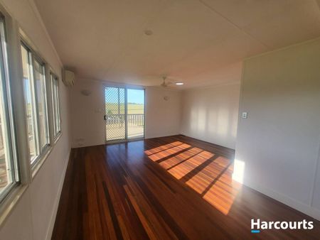 Beautiful Home With Scenic Views - Photo 2