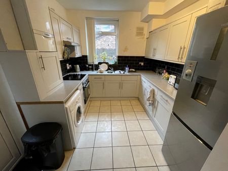 4 Bed Terraced House, Moseley Road, M14 - Photo 5