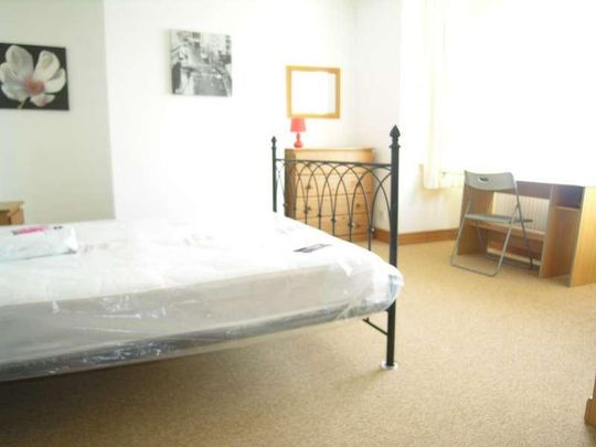 Bedroom Detached House In Winton, BH9 - Photo 1
