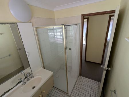 5 Gill Court, Bundamba QLD 4304 - Photo 2