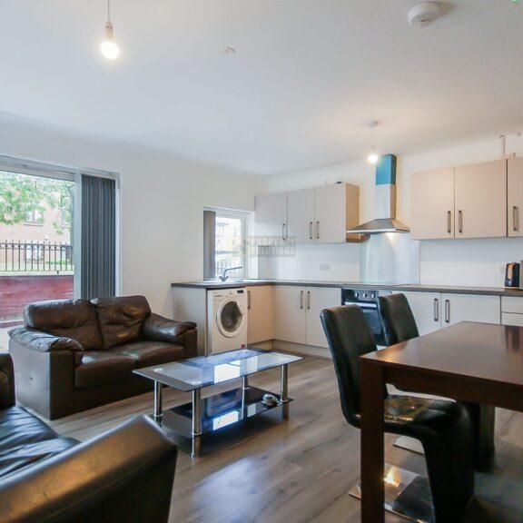 4 bedroom terraced house to rent - Photo 1