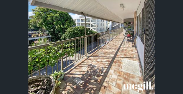 Charming 1-Bedroom Unit in Prime Alexandra Headland Location - Photo 1