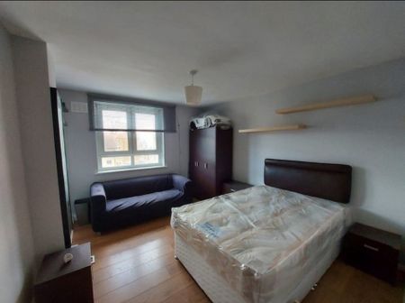 4 Bed Flat, Howcroft House, E3 - Photo 2