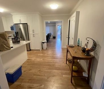 Royal Heights, Updated 4 Bedrooms/Heated Garage/RV Parking - Photo 2