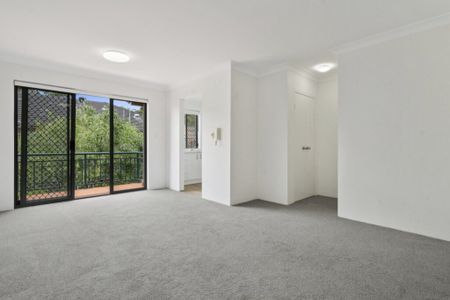 Renovated 1 bedroom Unit with Large Balcony - Photo 4