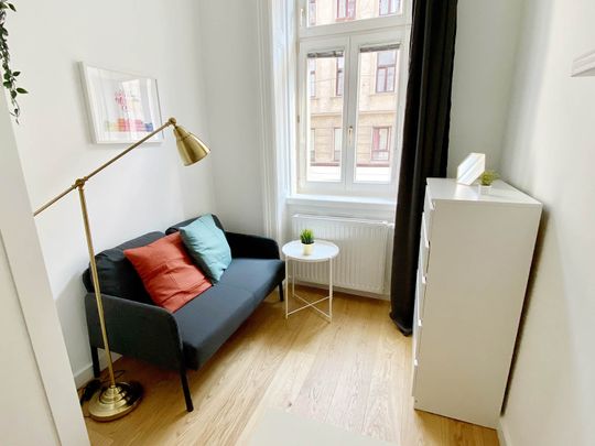 Neustiftgasse Top 10 Zimmer 2 - Photo 1