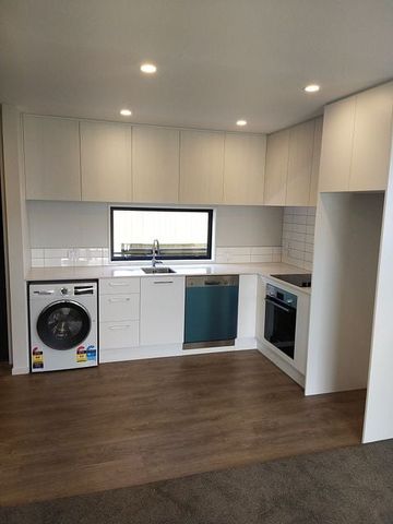 Nearly new 2 bedroom townhouse - Photo 3