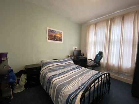 6 bedroom terraced house to rent - Photo 2