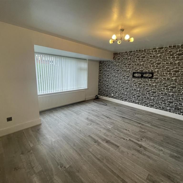 3 bedroom end of terrace house to rent - Photo 1