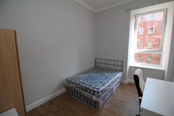 4 bedroom flat to rent - Photo 1
