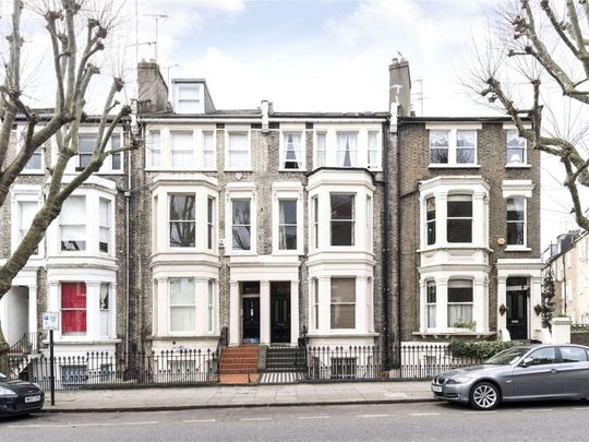 A bright and contemporary apartment to rent positioned on the raised ground floor of a period conversion. - Photo 1