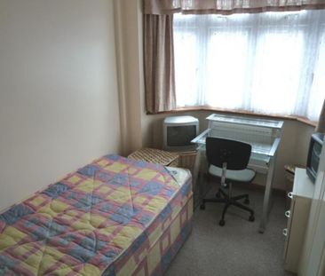 4 bedroom detached house to rent - Photo 4