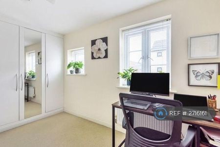 3 bedroom end of terrace house to rent - Photo 2