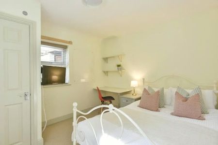 Clinton Avenue, Exeter, Devon, EX4 - Photo 3