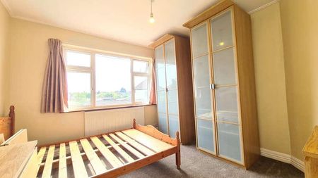 Thorncliffe Road, Southall, UB2 - Photo 2