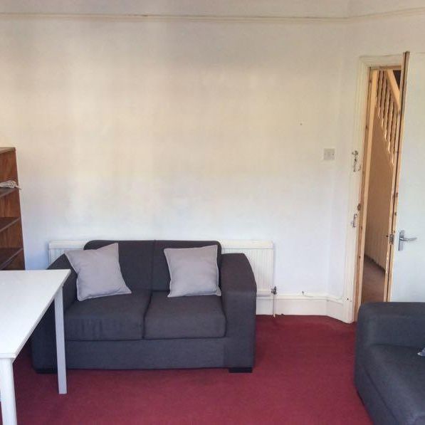 4 bedroom semi-detached house to rent - Photo 1